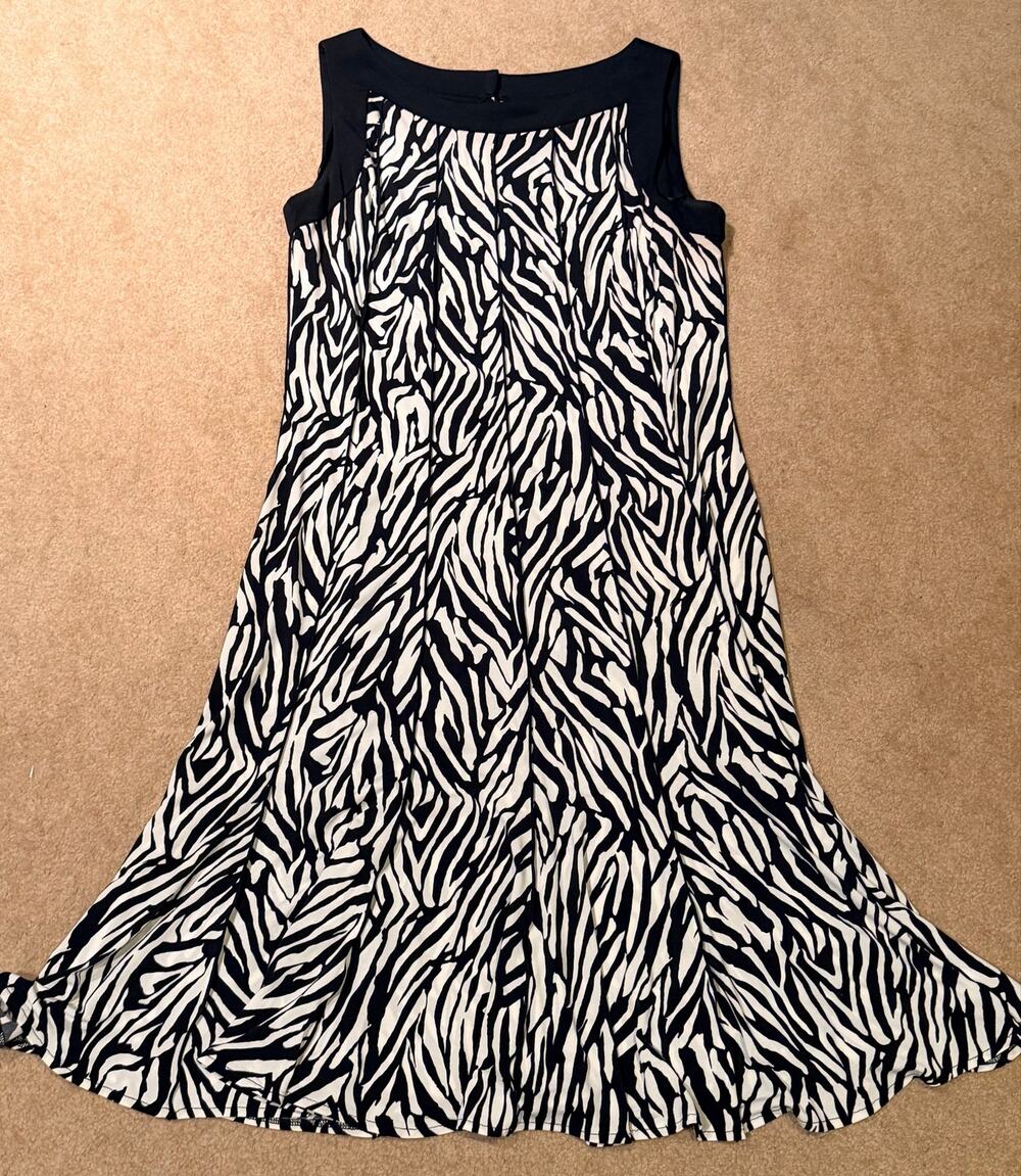 Dressbarn Dress Womens Size 10 Black White Zebra Print Sleeveless Midi Flare